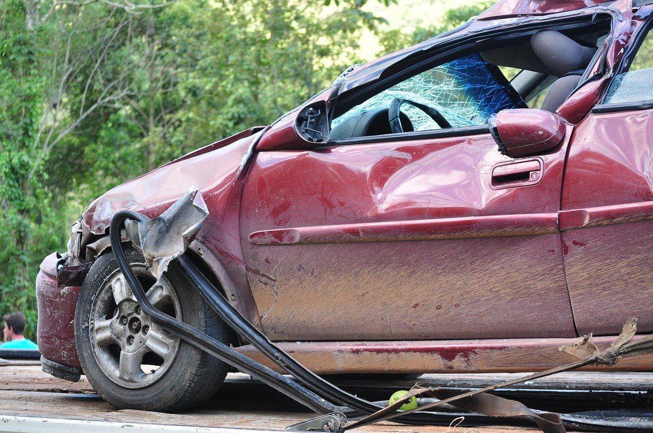 Accident grav în Austria. Un român a murit, încarcerat în mașina condusă de un conațional în stare de ebrietate