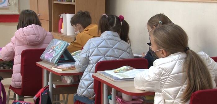 Toate școlile din Timișoara ar putea trece în online din cauza frigului din clase. ISJ Timiș: Am suspendat cursurile cu prezență fizică în 22 de unităţi de învăţământ