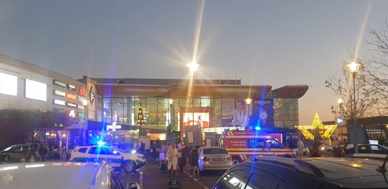 VIDEO. Alerta falsă cu bombă care a dus la evacuarea mall-ului Băneasa, dată de un adolescent. ”A spus că a făcut o glumă”
