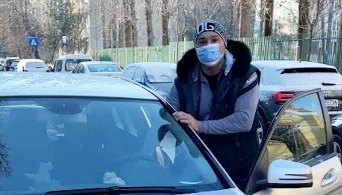 Interlopul care a încercat să omoare cu mașina un bebeluș a fost condamnat la 5 ani de închisoare. Procurorii i-au confiscat și mașina de lux