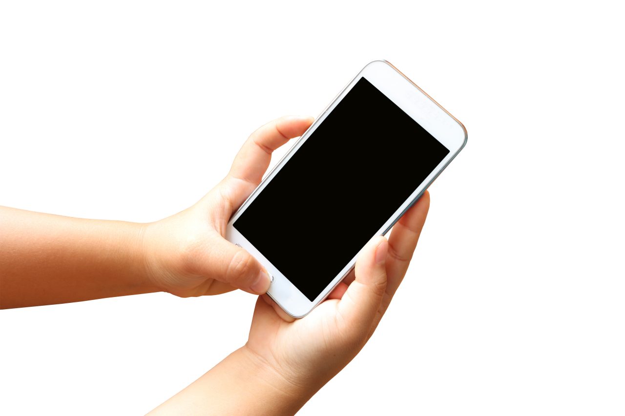 Un copil de doar doi ani a comandat mobilă de 2.000 de dolari de pe telefonul mamei