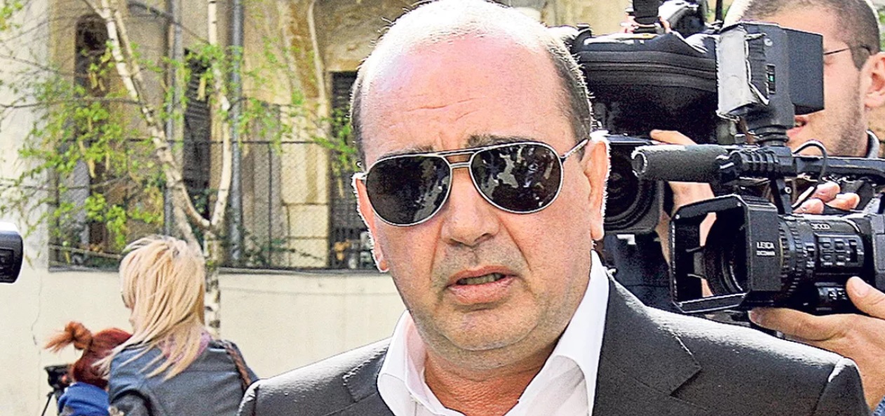 Atac cu topoare acasă la Gigi Nețoiu. Un angajat al său, la un pas de moarte după ce după ce i-a spus unui bărbat că nu are voie cu caprele pe terenul lui Nețoiu
