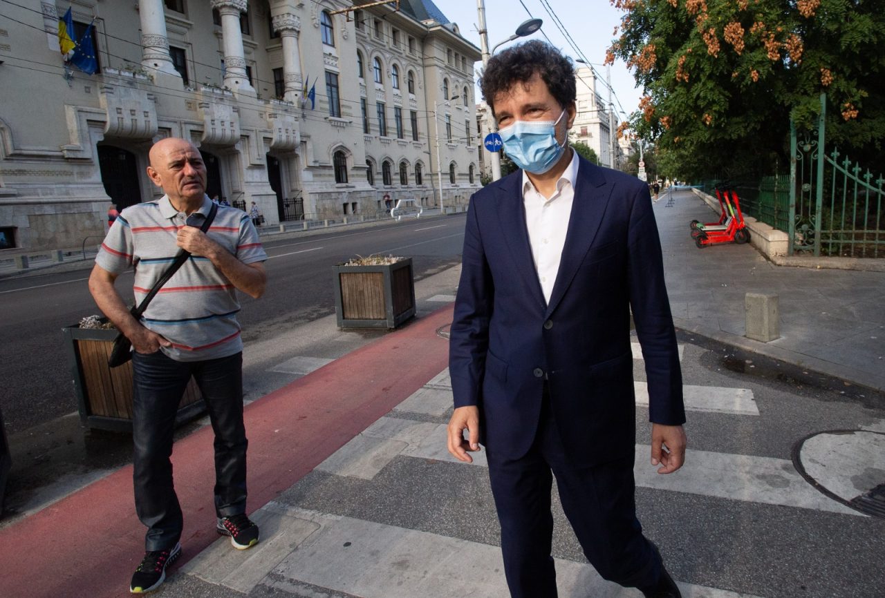 Încep să plece consilierii personali ai lui Nicușor Dan. Au apărut primele demisii și concedii fără plată, cel mai probabil după ancheta DNA