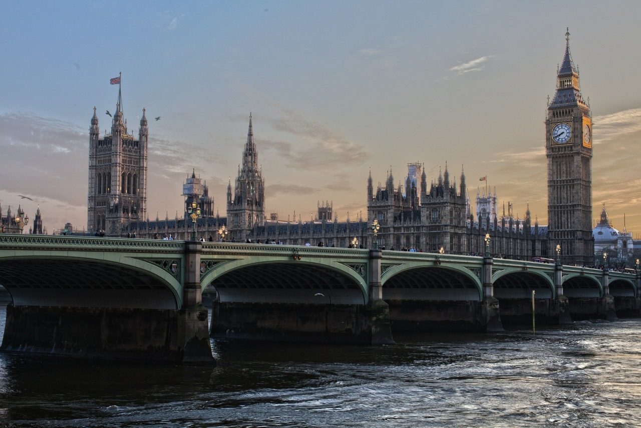 Relaxări de restricţii la intrarea în Marea Britanie. Guvernul elimină testarea obligatorie