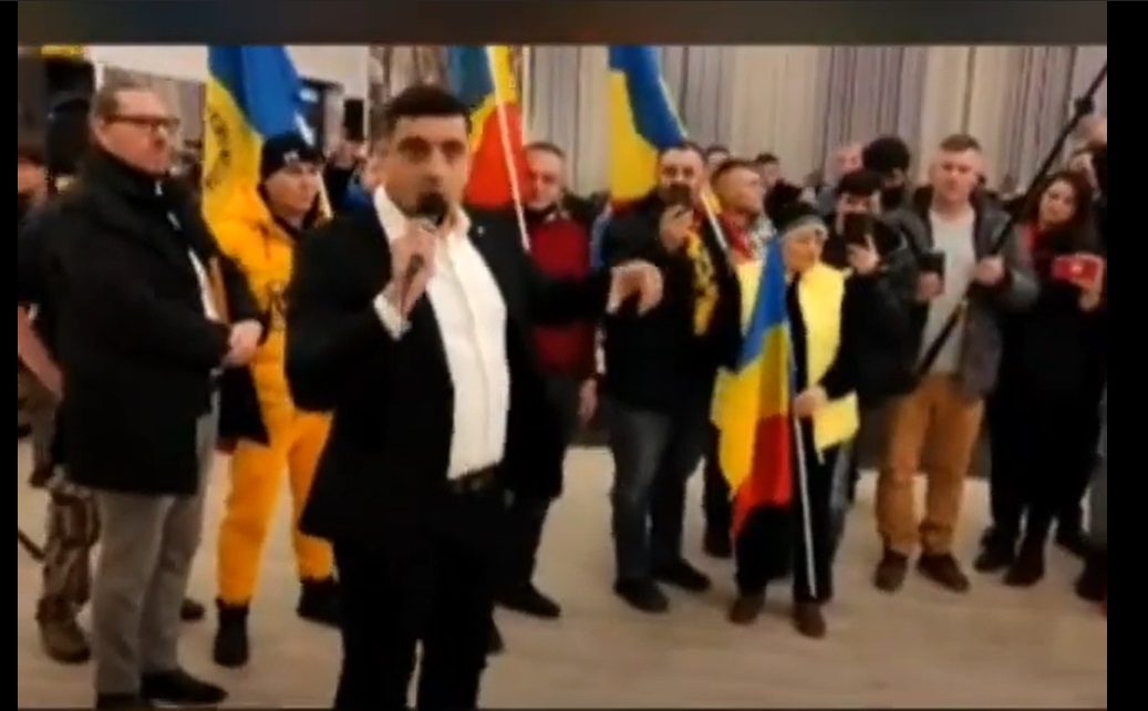 George Simion, petrecere fără mască, alături de circa 1.000 de oameni în pandemie