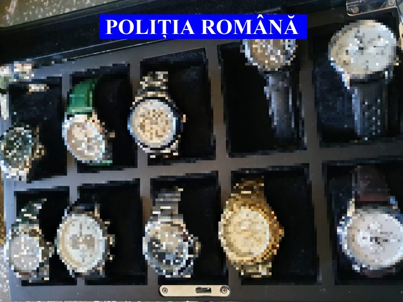 FOTO – VIDEO | Ceasuri de lux și pistoale, ridicate în urma perchezițiilor făcute la membrii clanului Bercea Mondialu. La verificări au participat peste 160 de polițiști, luptători și jandarmi