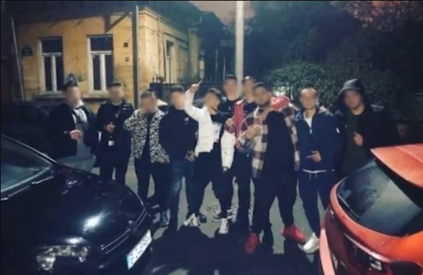 Trapperii Adetu și Alberto Grasu, chemați la Poliție după ce ar fi devastat vila în care s-au distrat de Revelion. Petrecăreții ar fi adus cu ei arme albe și ar fi consumat droguri