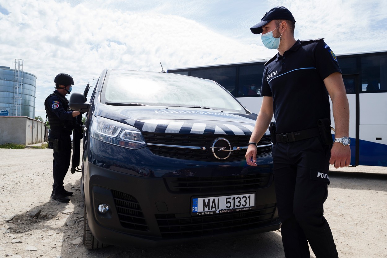 Migrant afgan, salvat de polițiștii de frontieră. Tânărul era în hipotermie când a fost găsit de oamenii legii