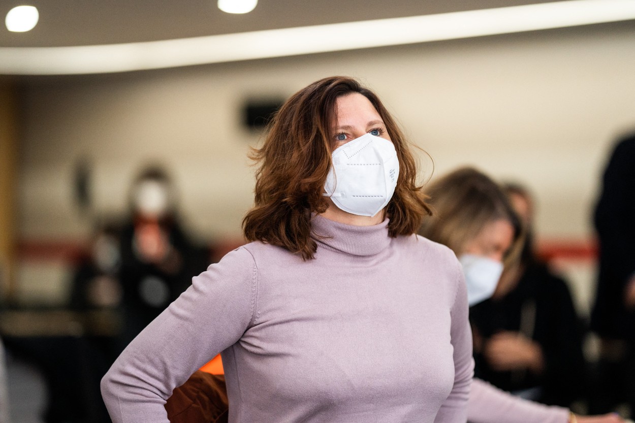 Răsturnare de situație: Franța anunță că jucătorii nevaccinați nu vor mai putea participa la Roland Garros. Anunțul ministrului Roxana Mărăcineanu