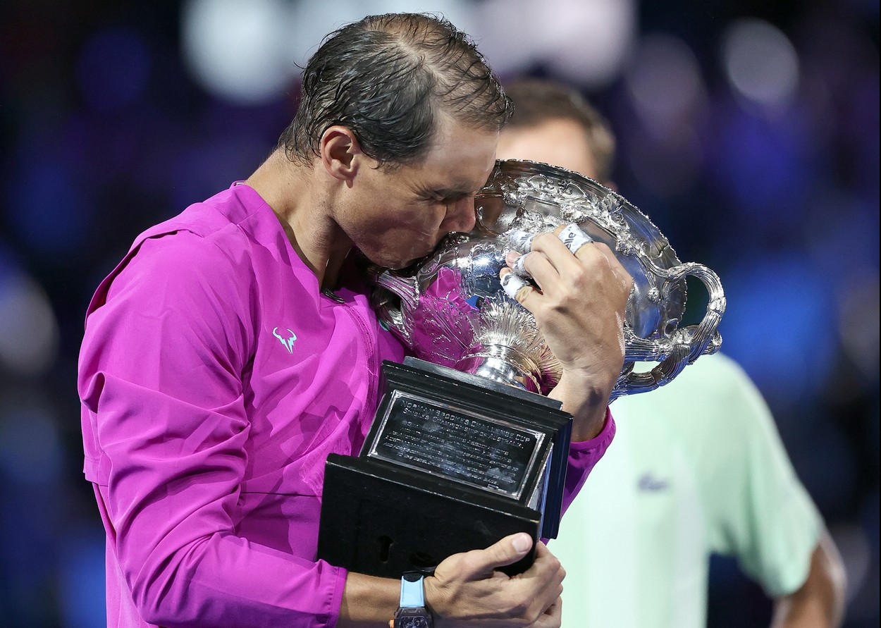 Rafael Nadal a câștigat Australian Open, după o finală care a durat 5 ore și 28 de minute. Mai mult, a revenit de la 0-2 în fața rusului Daniil Medvedev