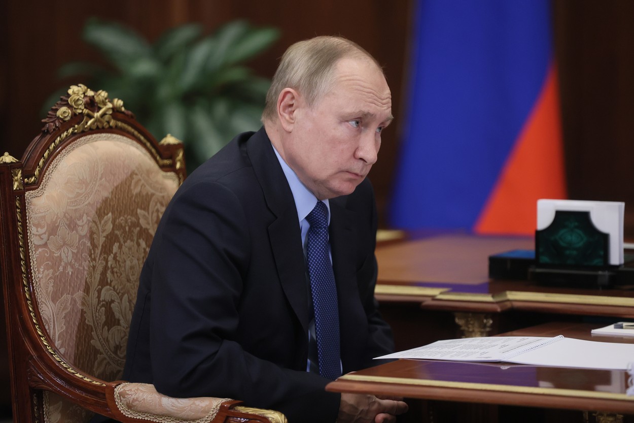 New York Times: Cine sunt oamenii care îi „șoptesc la ureche” lui Vladimir Putin. Cei trei ar putea avea un cuvânt important de spus în privința invadării Ucrainei