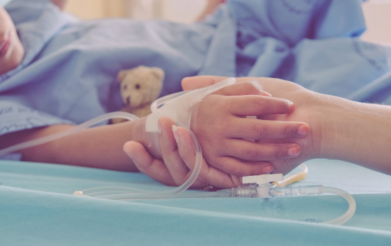 Fetița de 5 ani cu boala Wilson, care a fost supusă unui transplant de ficat, este în stare critică