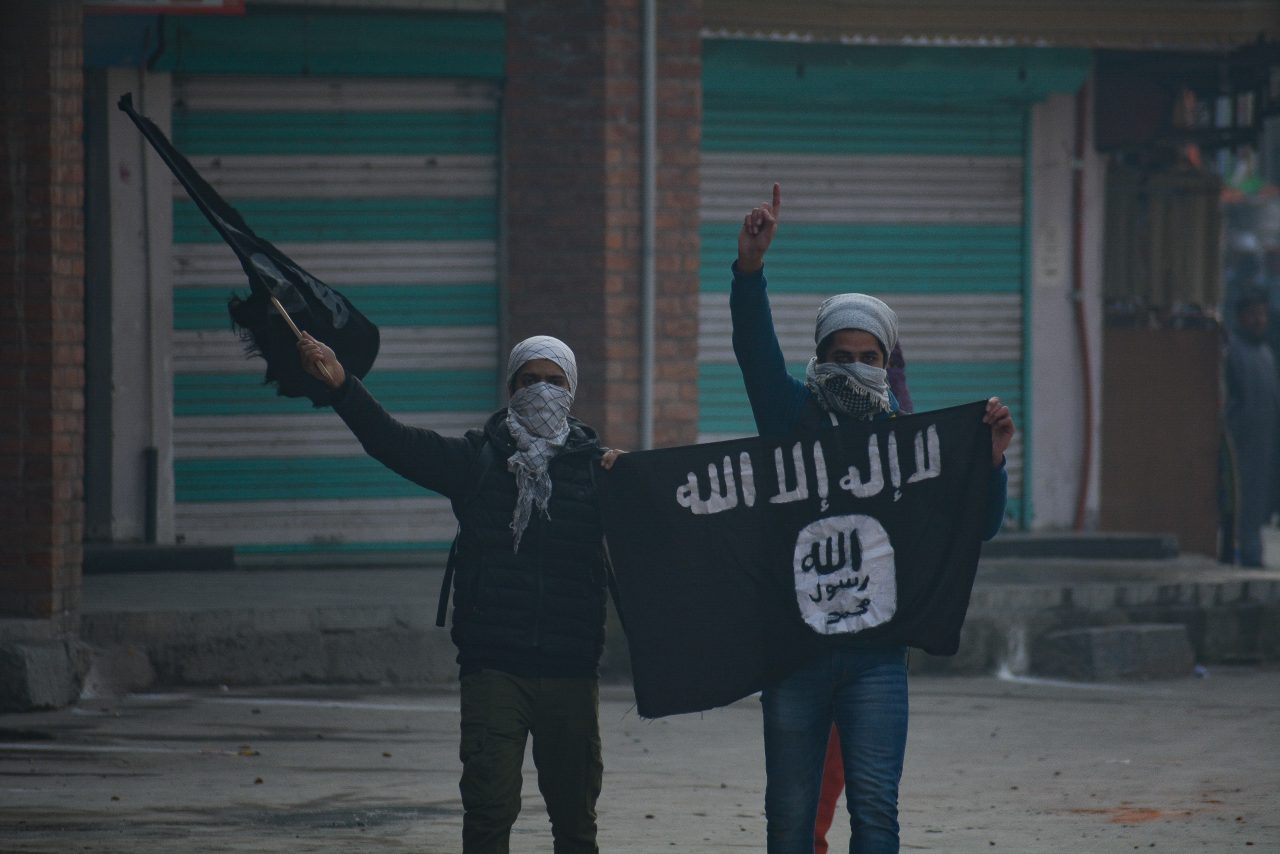 O femeie din Suedia a fost trimisă în judecată pentru crime de război. Ea este acuzată că și-ar fi trimis copilul în Siria pentru a deveni soldat ISIS