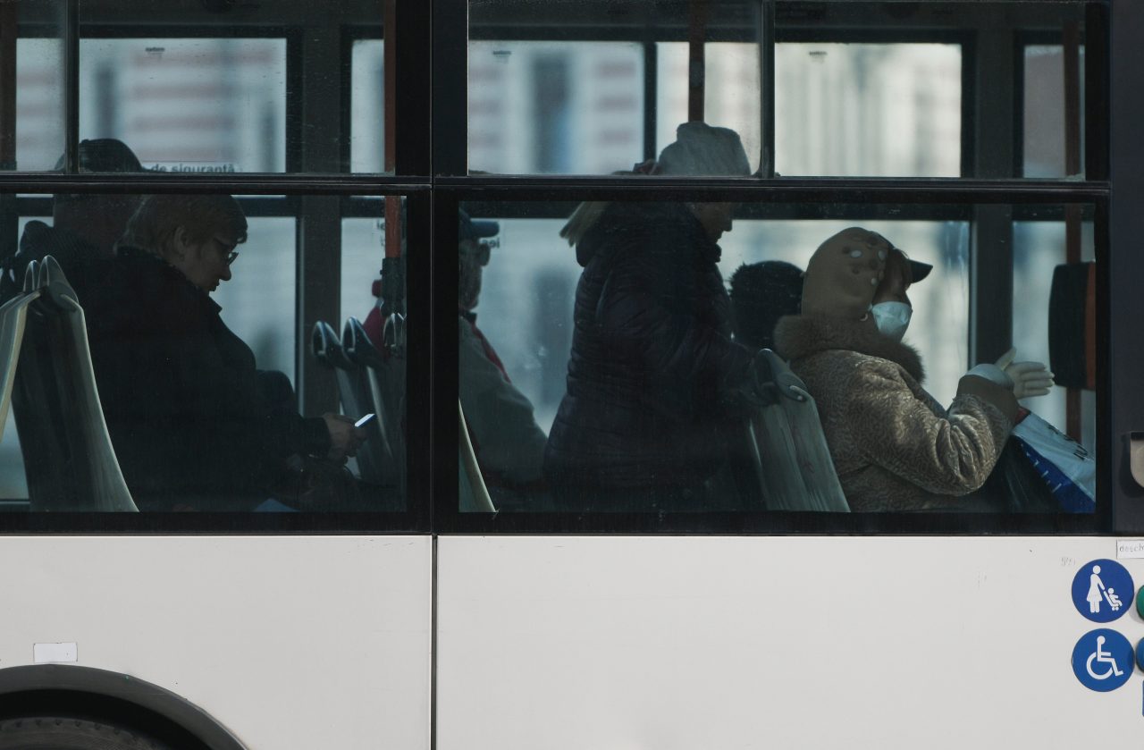 Greva angajaților STB continuă și vineri. Șoferii refuză să iasă pe traseu
