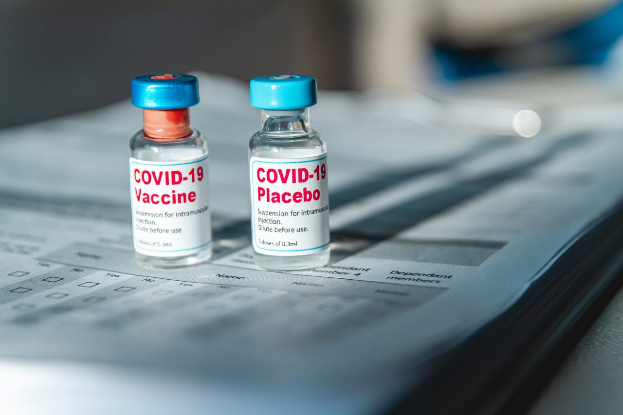 Studiu: O mare parte dintre efectele adverse cauzate de vaccinurile anti-COVID sunt provocate de efectul placebo