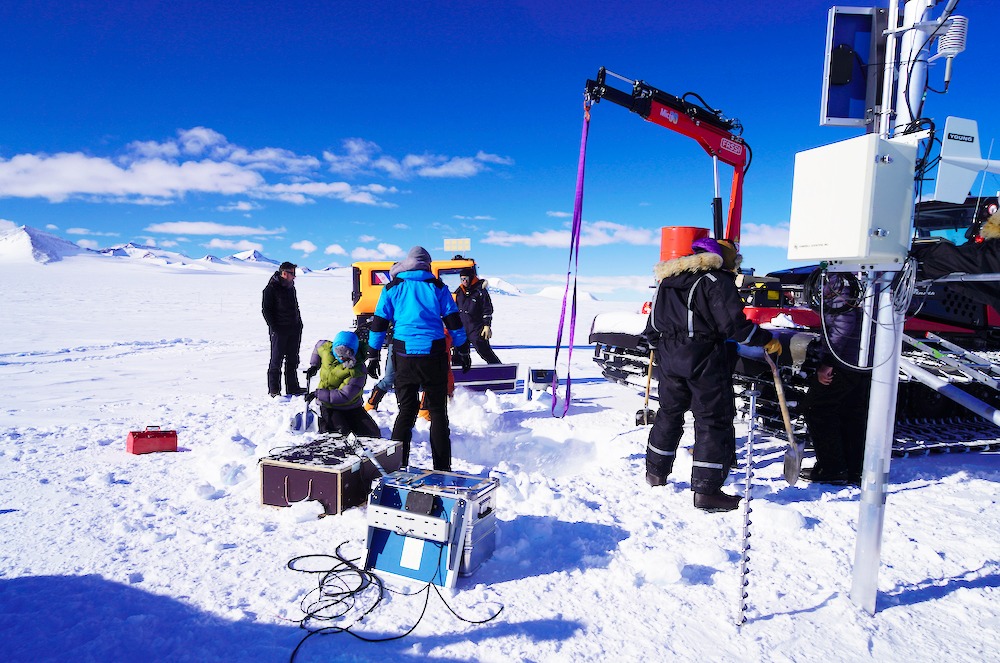 Focar de coronavirus la o staţie de cercetare din Antarctica, desi toată echipa era vaccinată cu schema completă. Cum a ajuns virusul printre angajați, în cel mai izolat loc din lume