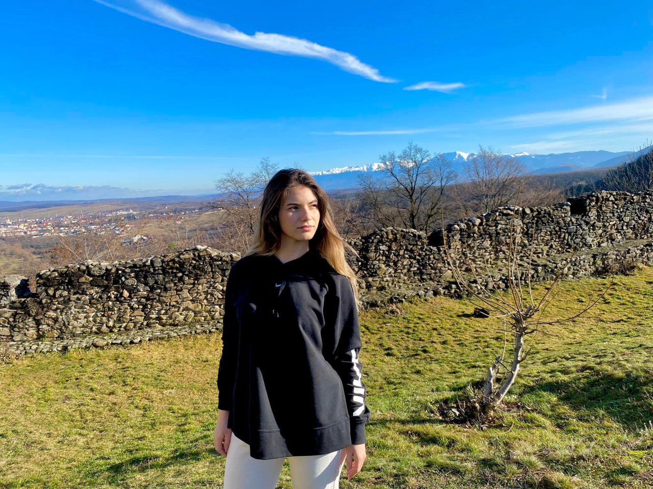 O tânără de 25 de ani din Cluj a dispărut vineri de acasă. Familia, îngrijorată după ce a descoperit că a plecat fără telefon