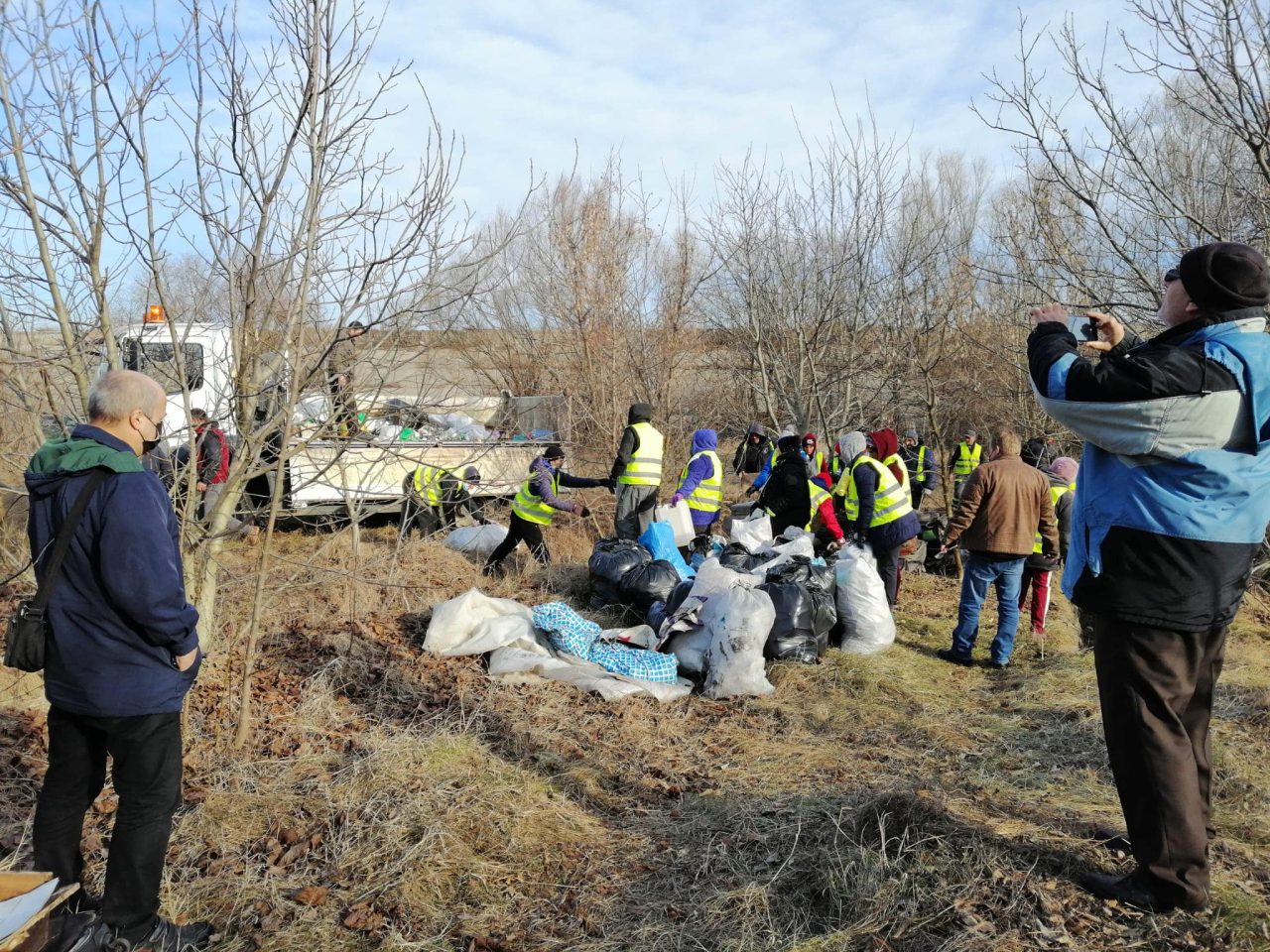FOTO | A început igienizarea „Deltei Bucureștiului”. Nicușor Dan: „Se face curățenie în locuri de care nu s-a ocupat nimeni de 20 de ani”