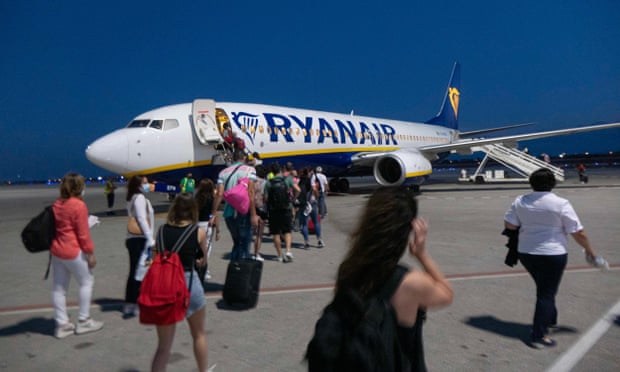 Piloții unui avion al companiei Ryanair au anunțat un posibil incendiu la bord înainte de a ateriza la Otopeni