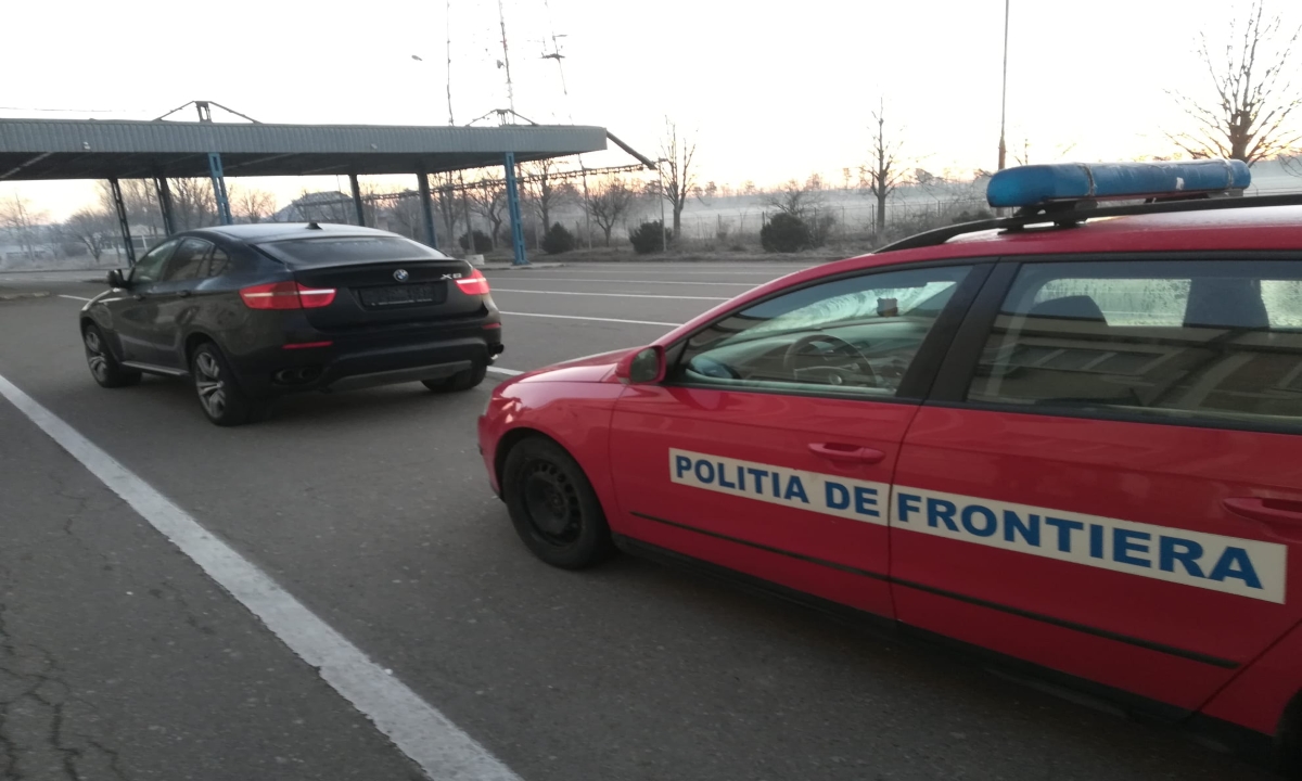 FOTO | Cum arată BMW-ul furat din Italia, oprit la frontiera Albița. Polițiștii au stabilit cât valorează mașina