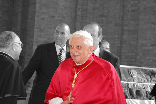 Benedict al XVI-lea și-a cerut iertare pentru abuzurile comise împotriva copiilor de preoți din subordinea sa