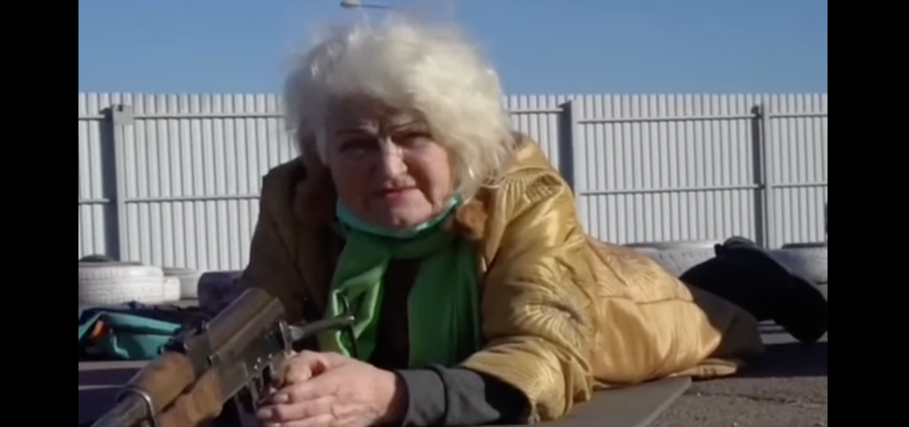 Ucraineancă de 79 de ani, despre eventuala invazie a Rusiei: „Sunt gata să trag! Îmi voi apăra casa, orașul, copiii!”