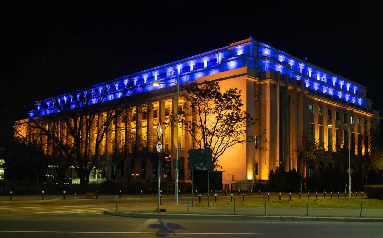 Clădirea Guvernului României a fost iluminată în culorile drapelului Ucrainei, în semn de solidaritate