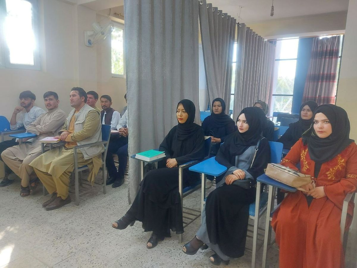 Studentele din Afganistan se pot întoarce în universități