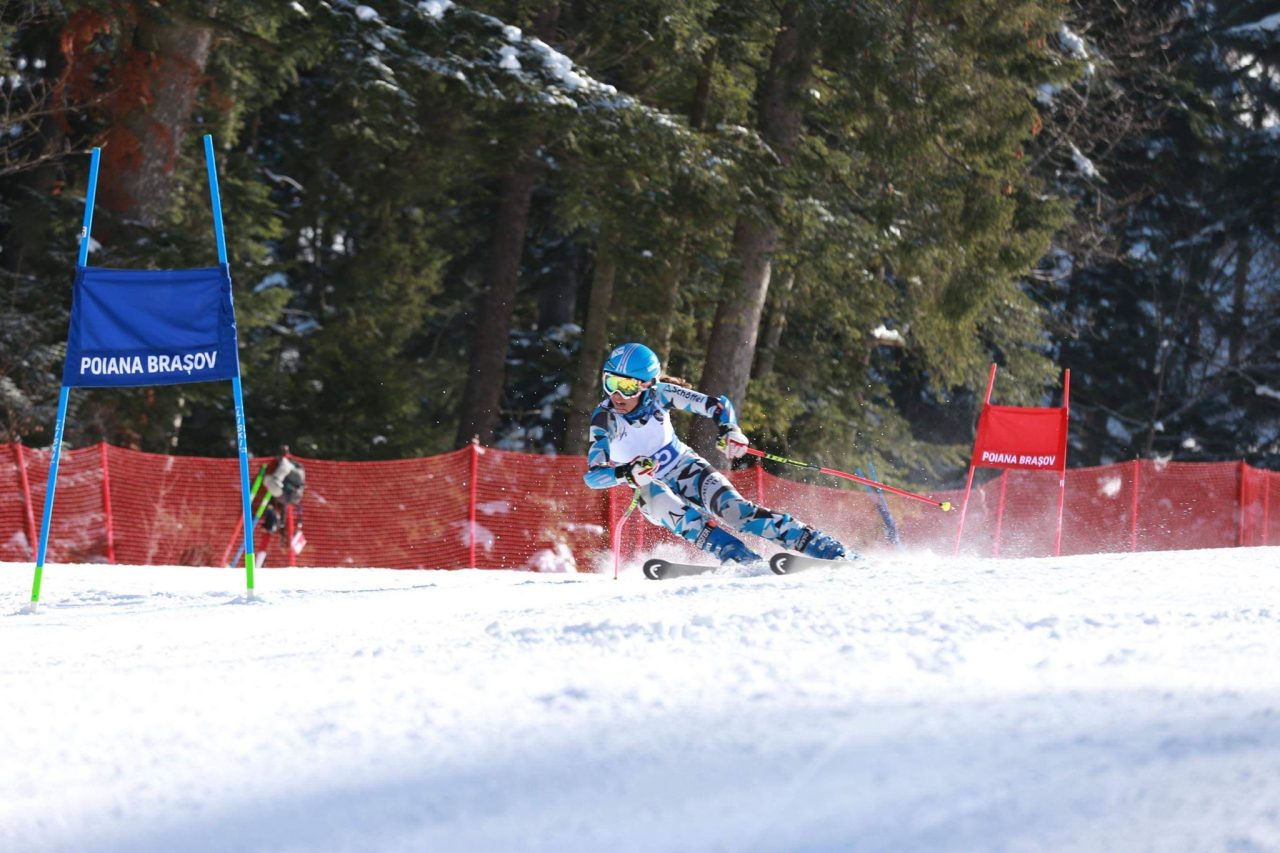 Competițiile de schi alpin de la Poiana Brașov aduc în România peste 200 de sportivi din întreaga lume. FIS Children Trophy și FIS RACE, în calendarul oficial al Federației Internaționale de Schi
