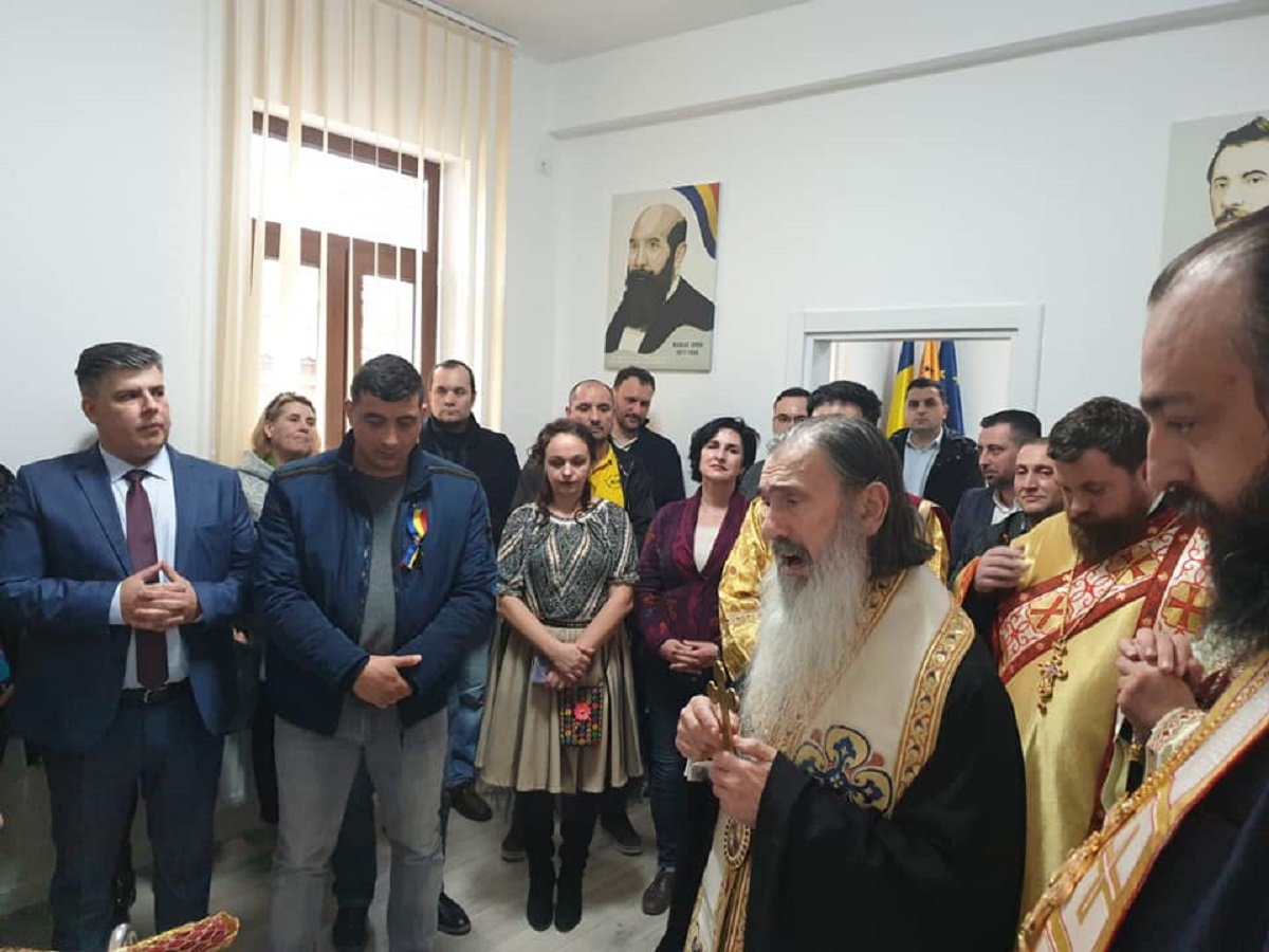 ÎPS Teodosie a sfințit noul sediu AUR din Constanța și l-a binecuvântat pe liderul George Simion: „Să vă ţineţi promisiunile făcute înaintea lui Dumnezeu şi înaintea oamenilor”