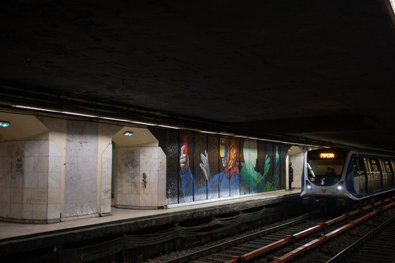 FOTO-VIDEO | „Oraşul M”, proiectul din metroul bucureștean dedicat artelor vizuale. Mai mulți tineri artiști și-au pus amprenta în câteva stații din subteran
