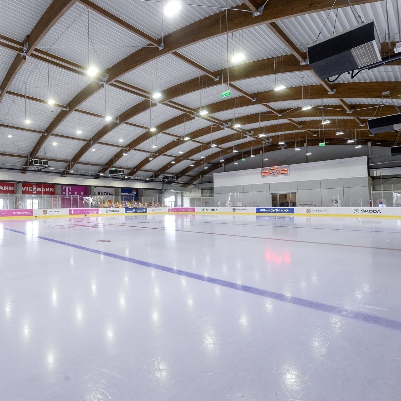 Peste 200 de concurenți din 22 de țări participă la concursul internațional de patinaj artistic „Bellu Memorial”, de la patinoarul din Otopeni