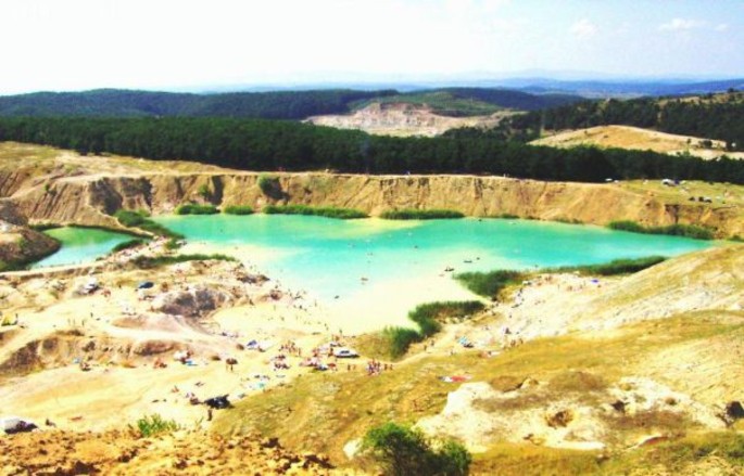 Maldivele din România. Lacul pe care puțini îl știu, cu apa turcoaz ca smaraldul