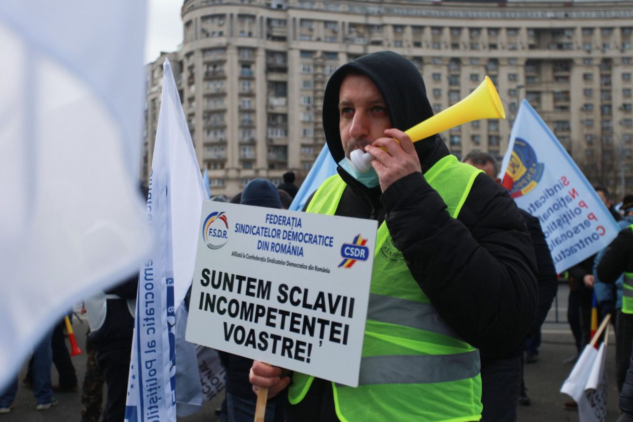 Polițiștii protestează în fața Guvernului. Care sunt revendicările acestora | FOTO, VIDEO