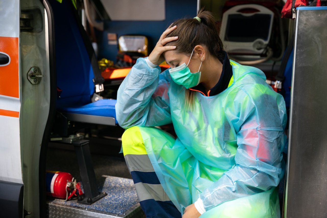 Mărturia unui ambulanțier de la Timișoara despre ”prăpădul” din valul 5: ”Conducem și 14 ore, am ajuns să nu mai dormim, avem țiuit în creier de la sirene”