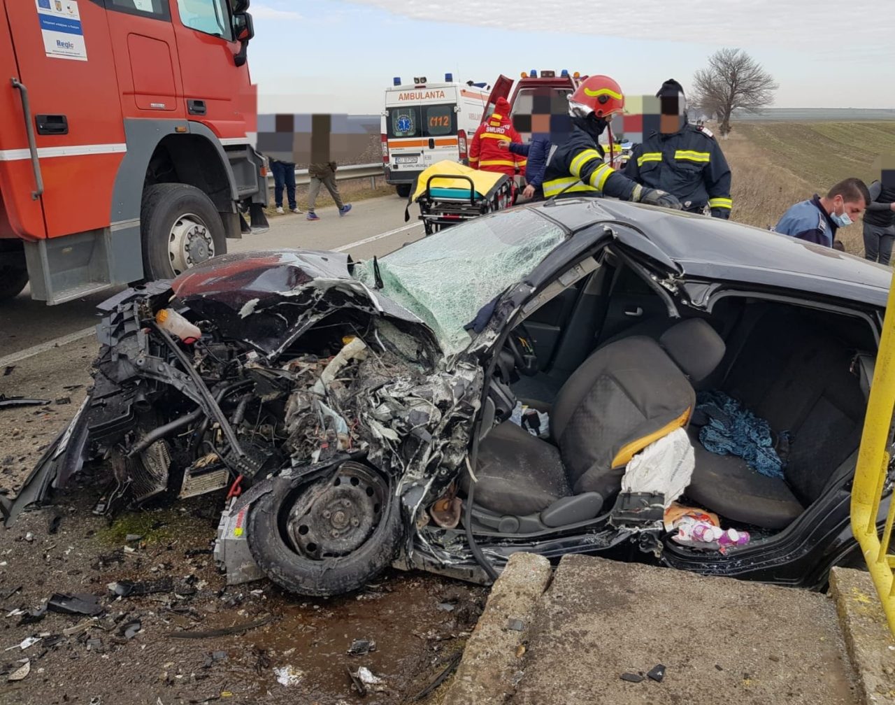 VIDEO | Tragedie pe o șosea din Dolj. Doi oameni și-au pierdut viața în urma unui accident petrecut în apropiere de Băilești