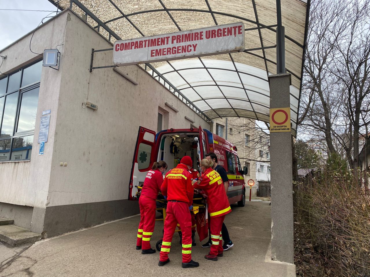 Botoșani: Copil de doar 2 ani, în stare gravă după ce a căzut de la etaj | VIDEO