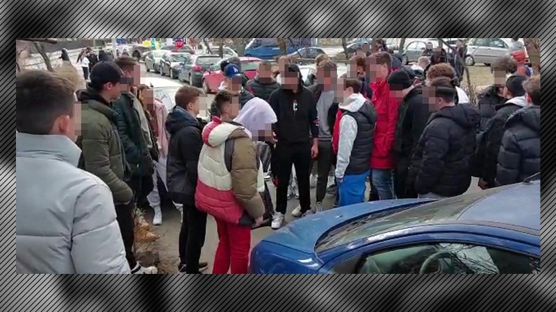 Răfuială între doi elevi din Bacău. S-au certat pe rețelele sociale, apoi ar fi vrut să se bată pe stradă, lângă Colegiul „Mihai Eminescu”