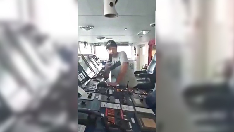 O navă din Georgia refuză să alimenteze un vas rusesc care a rămas fără combustibil. „Treceți la vâsle!” | VIDEO