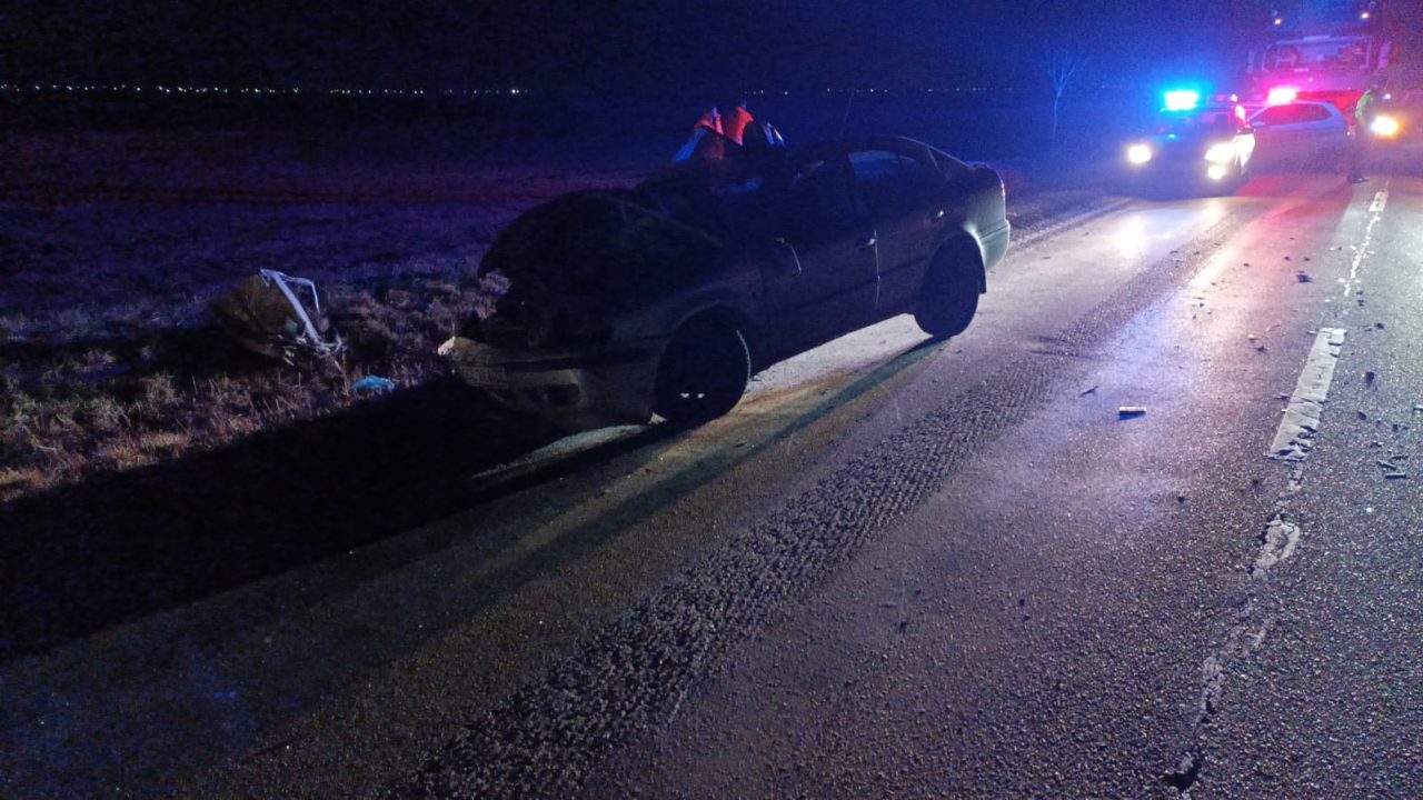 Două persoane au murit pe un drum din județul Buzău, după coliziunea dintre un camion de mare tonaj și autoturismul în care se aflau