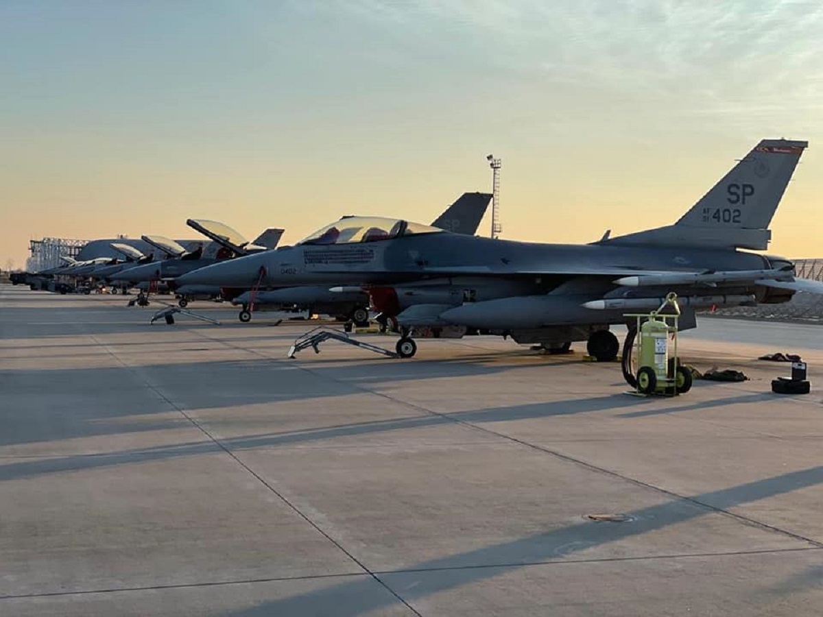 flute Execute solidarity Opt aeronave F-16 Fighting Falcon ale Forțelor Aeriene din SUA au ajuns în  România