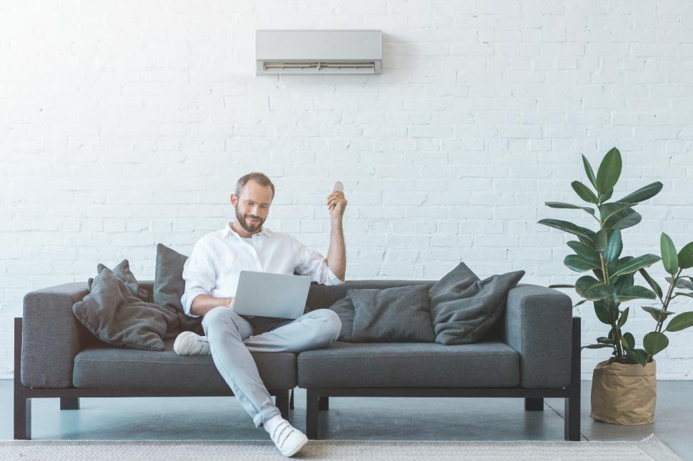Cum calculezi cât CONSUMĂ un aparat de aer condiționat. Factura la energie crește cu fiecare grad în minus setat la aparat