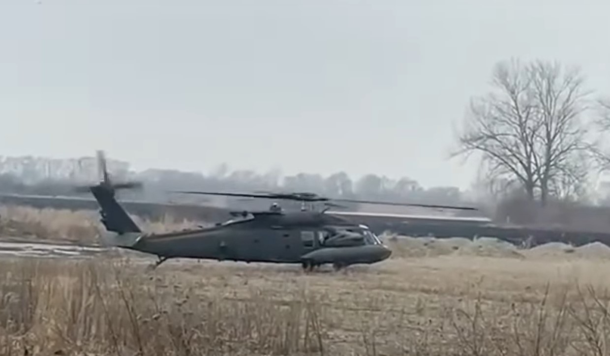 Tabără militară instalată în județul Botoșani. Convoiul a tranzitat miercuri seară județul Suceava
