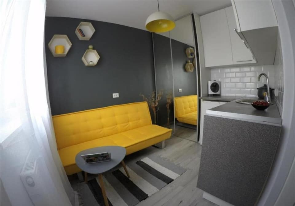 Garsoniera din Cluj care a ajuns virală, închiriată la o oră după publicarea anunțului. Cine va locui în ea