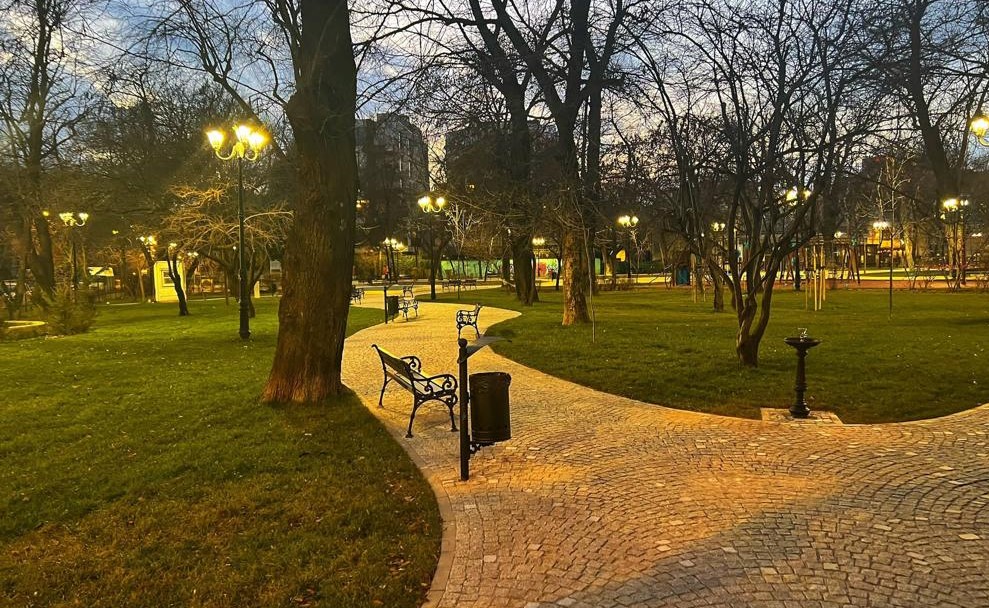 GALERIE FOTO | Cum arată parcul care s-a redeschis în centrul Bucureștiului și despre care s-a spus că a fost „betonat”