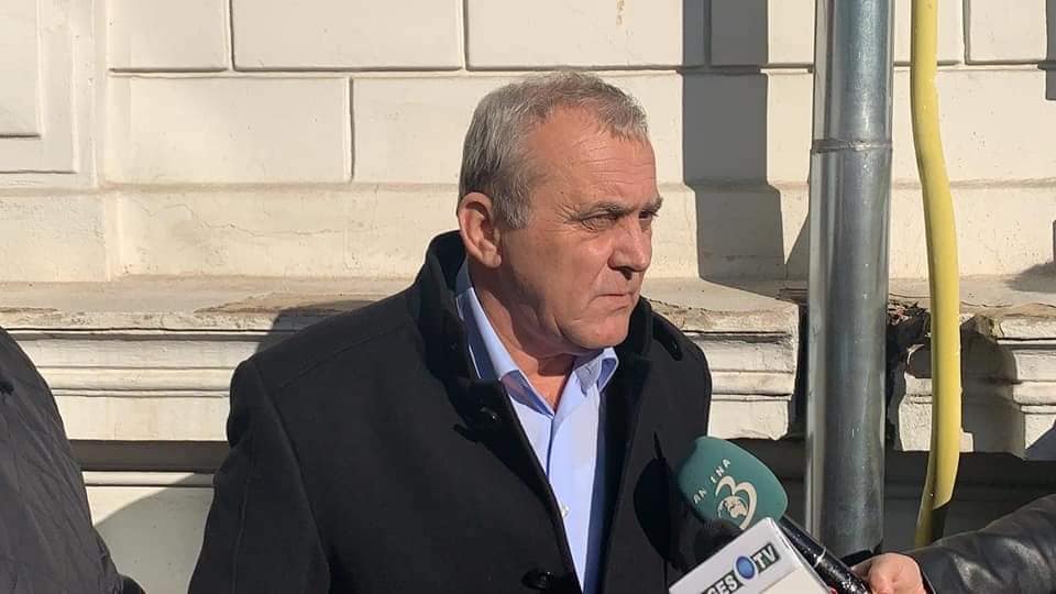 Primarul din Mioveni, lovit peste față de un interlop, chiar în biroul său