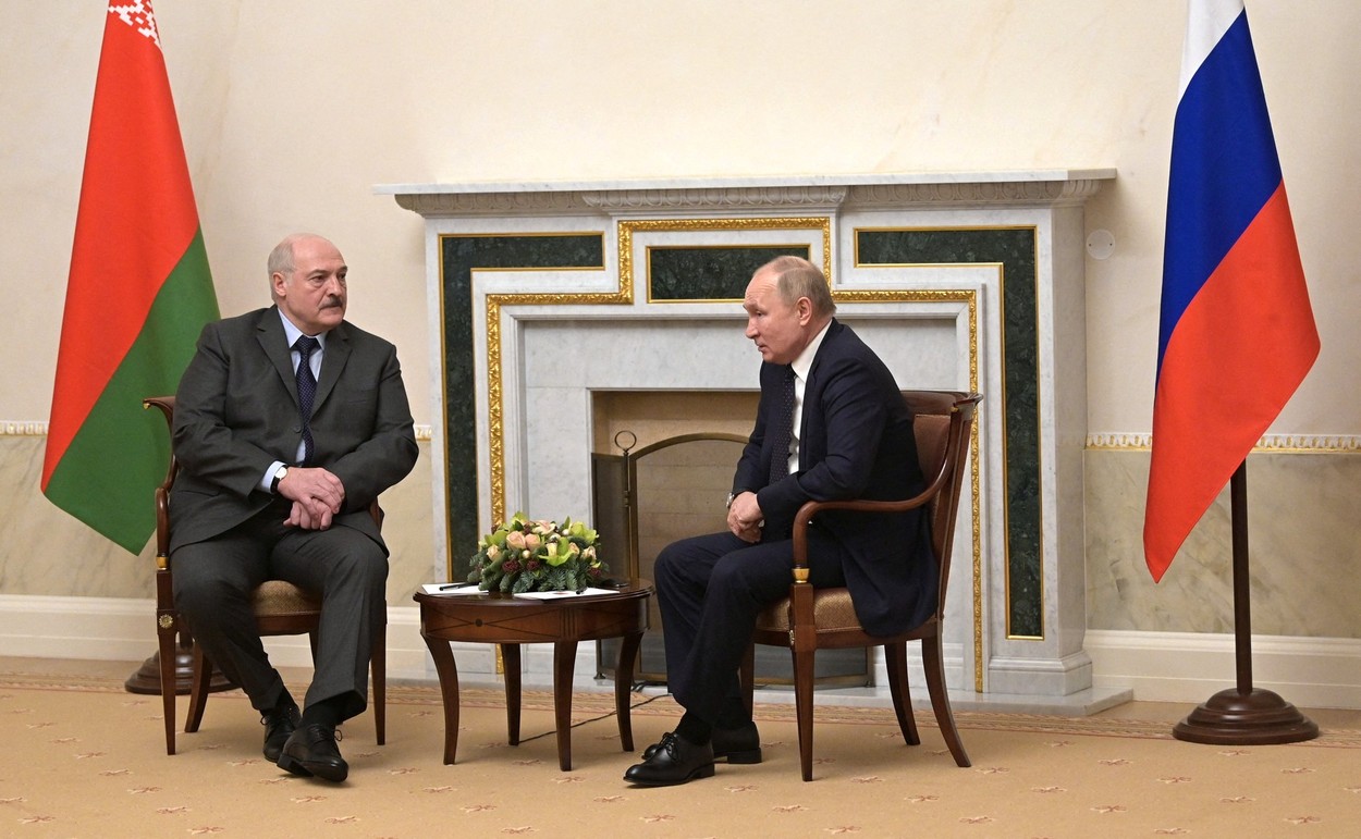 Rusia începe o serie de exerciții militare comune cu Belarus