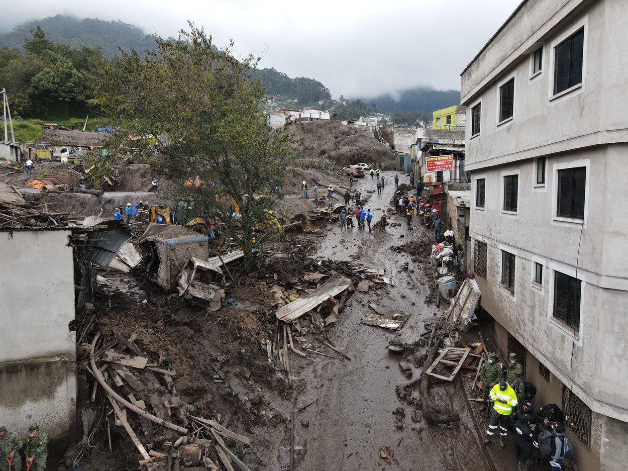 Alunecări de teren în Ecuador. Cel puțin 11 persoane au murit, iar peste 30 au fost rănite