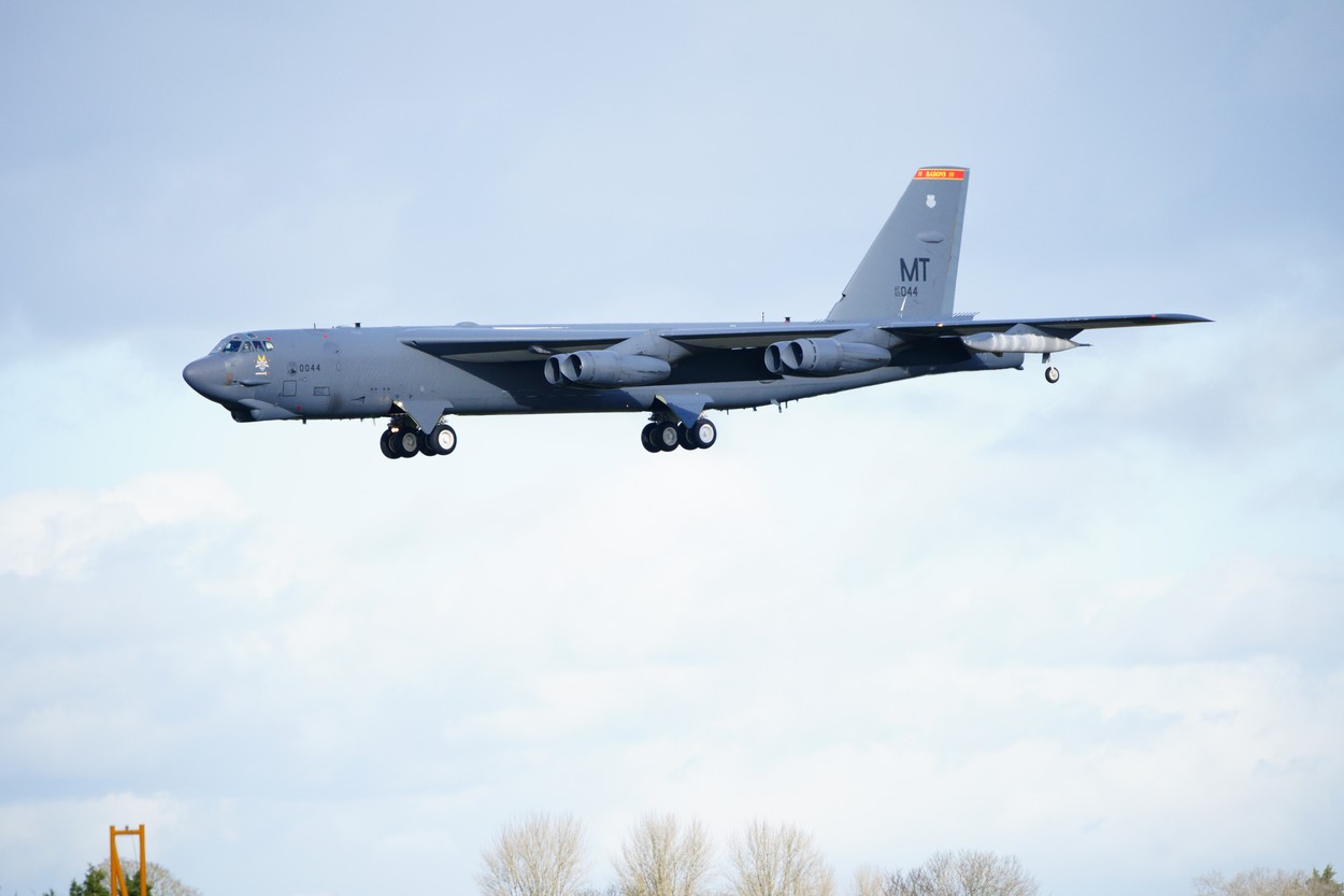 SUA răspund exercițiilor militare Rusia-Belarus prin ”Bomber Task Force”. Bombardiere strategice B-52 au aterizat la baza Fairford din Marea Britanie: ”Exercițiul cu aliații NATO, planificat de mai mult timp”