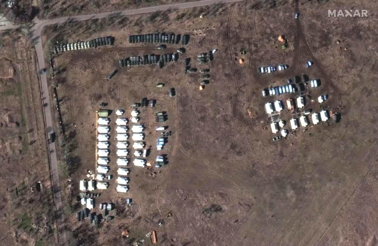 Rusia desfășoară trupe și echipament militar în Crimeea anexată. Ucraina, amenințată pe trei flancuri